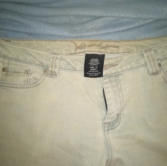 Distressed jeans - Picture 3 of 3